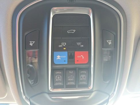 Used 2022 Jeep Grand Cherokee Limited image 29