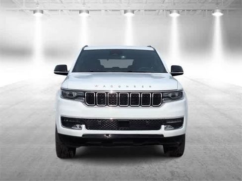 Used 2024 Jeep Wagoneer Series III image 3