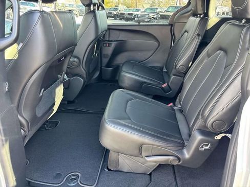 New 2026 Chrysler Pacifica Select image 8