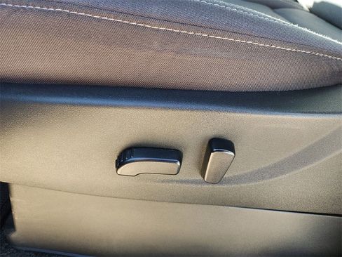 Used 2024 Nissan Frontier SV image 16