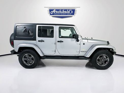 Used 2013 Jeep Wrangler Unlimited Sahara w/ Connectivity Group image 9