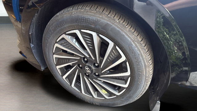 Used 2025 Hyundai Sonata Limited FWD image 39