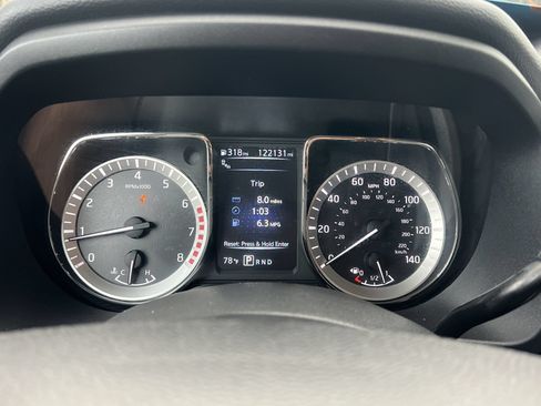 Used 2018 Nissan Titan SL w/ Chrome Package RWD image 11