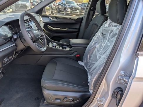 New 2026 Jeep Grand Cherokee Laredo AWD/4WD image 9