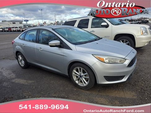 Used 2017 Ford Focus SE image 1