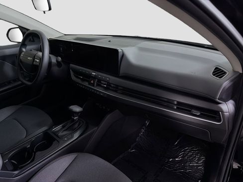Used 2025 Kia K4 LX image 28