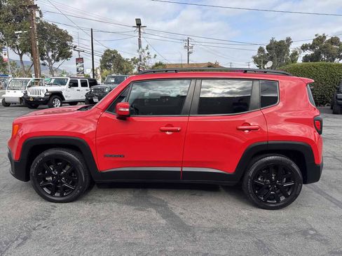 Used 2017 Jeep Renegade Altitude FWD image 3