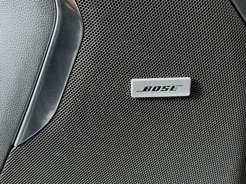 Used 2024 GMC Yukon SLT w/ SLT Luxury Package image 18