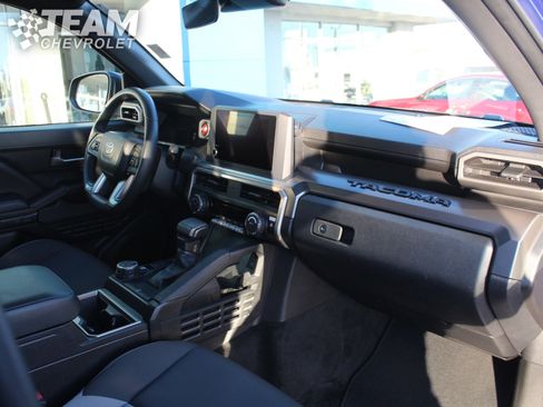 Used 2024 Toyota Tacoma TRD Off-Road image 27