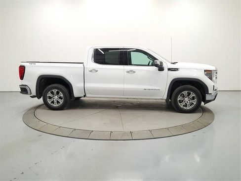 Used 2025 GMC Sierra 1500 SLT image 8