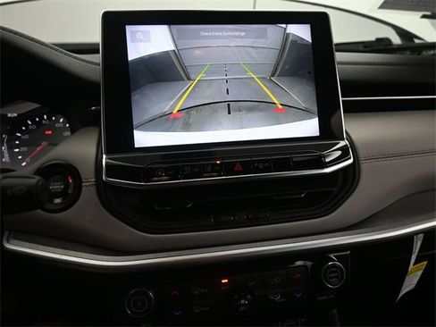 Used 2024 Jeep Compass Limited image 35