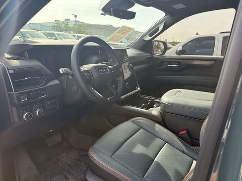 Used 2025 GMC Yukon AT4 w/ AT4 Premium Plus Package image 11