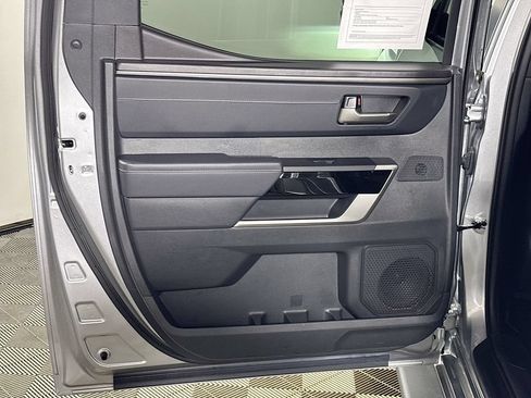 Used 2025 Toyota Tundra Limited AWD/4WD image 19