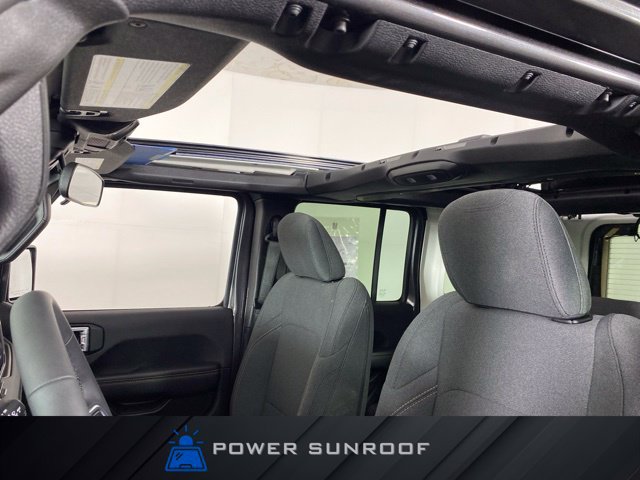 Used 2026 Jeep Wrangler Unlimited Sahara AWD/4WD image 3