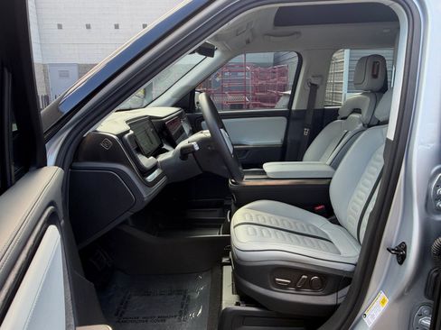 Used 2025 Rivian R1S Adventure Dual AWD/4WD image 11
