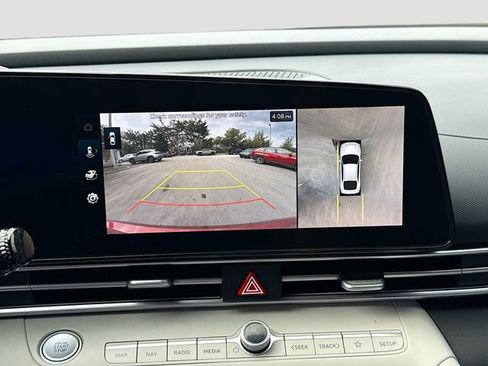 Used 2024 Hyundai Elantra Limited image 14