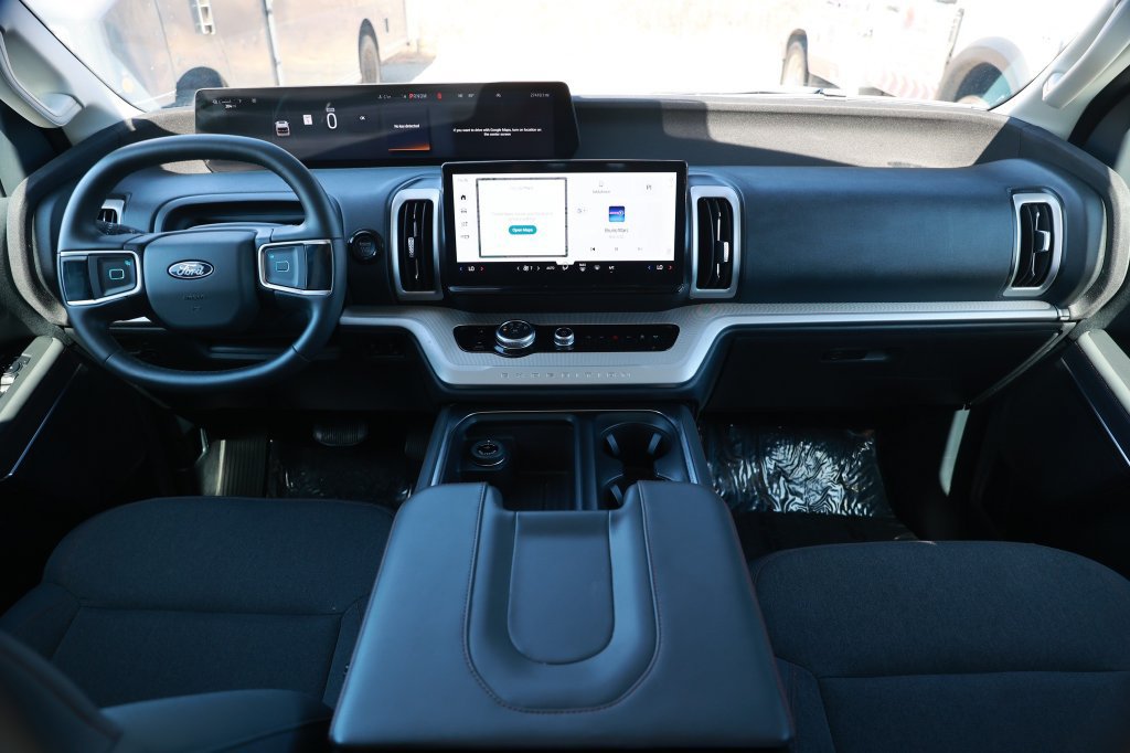 Used 2025 Ford Expedition Active RWD image 28