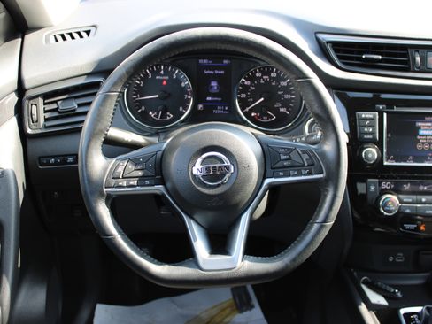 Used 2018 Nissan Rogue SV image 23