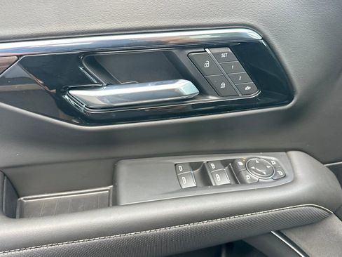 New 2025 Chevrolet Suburban Premier image 11