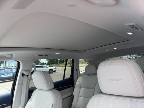 Used 2025 Buick Enclave Avenir w/ Super Cruise Package AWD/4WD image 7
