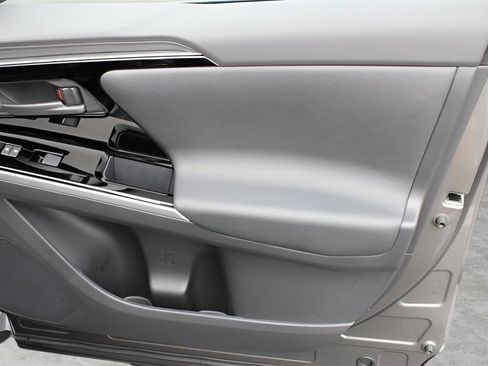 Used 2025 Toyota bZ4X AWD image 24