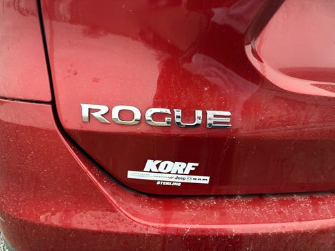 Used 2016 Nissan Rogue SV image 10