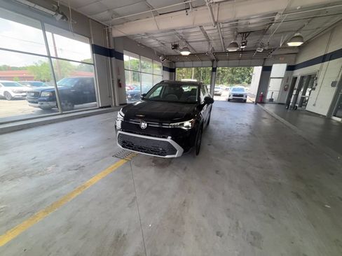 Used 2025 Volkswagen Taos SE FWD image 16