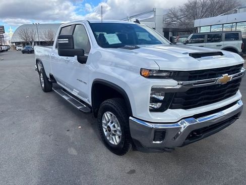 Used 2024 Chevrolet Silverado 2500 LT image 9