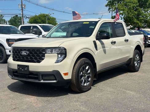 Used 2025 Ford Maverick XLT w/ Equipment Group 301A AWD/4WD image 2