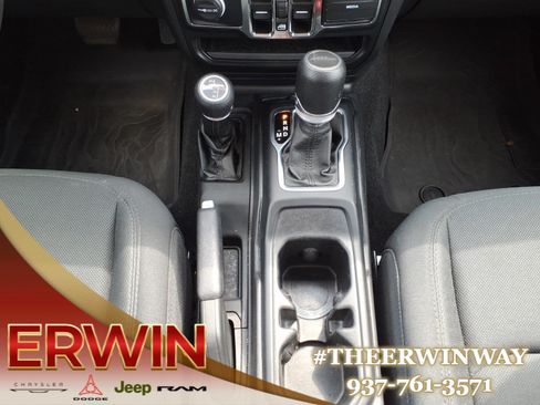 Used 2022 Jeep Gladiator Sport AWD/4WD image 23