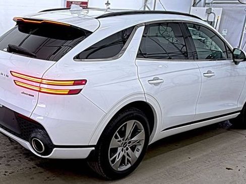 Used 2025 Genesis GV70 3.5T Sport AWD/4WD image 6