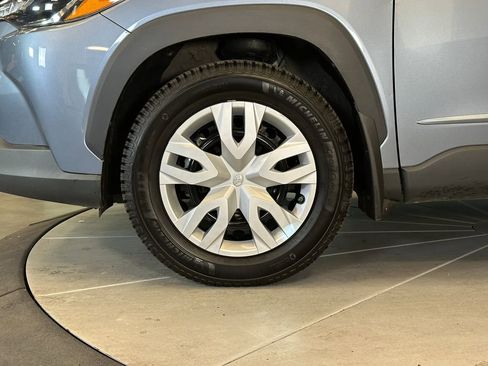 Used 2022 Toyota Corolla Cross L AWD/4WD image 25