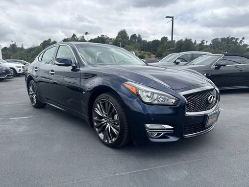 Used 2016 INFINITI Q70 3.7 RWD image 3