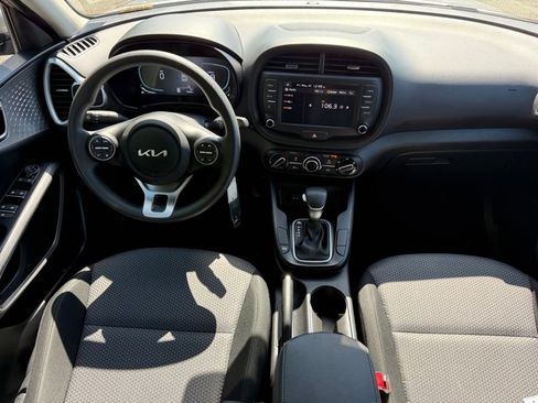 Used 2025 Kia Soul LX w/ LX Technology Package FWD image 15