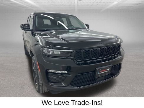 Used 2023 Jeep Grand Cherokee Limited w/ Black Appearance Package image 3
