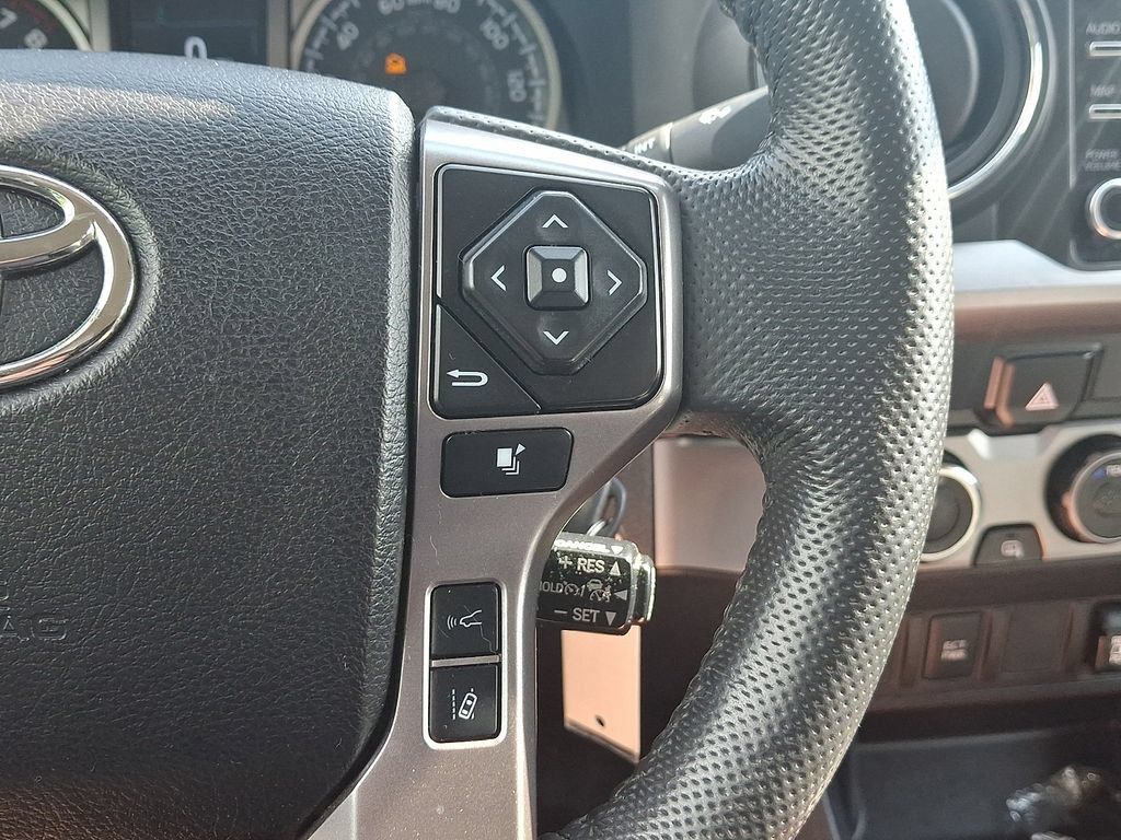 Used 2022 Toyota Tacoma SR5 AWD/4WD image 21