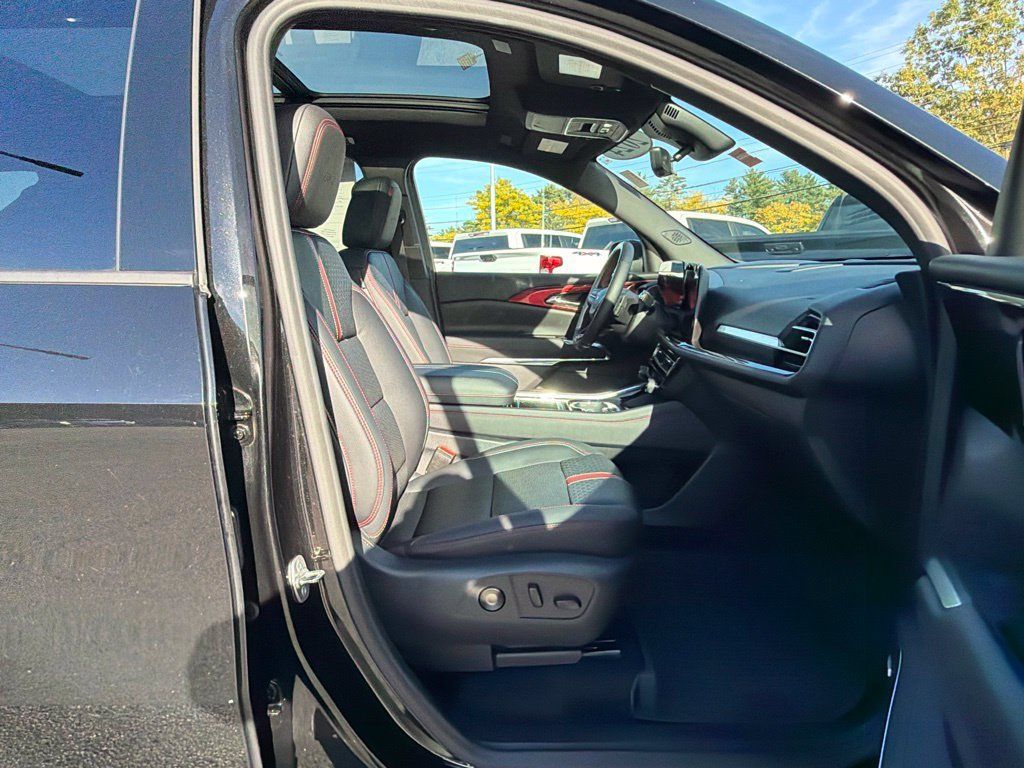 Used 2024 Chevrolet Traverse RS w/ LPO, Floor Liner Package AWD/4WD image 36
