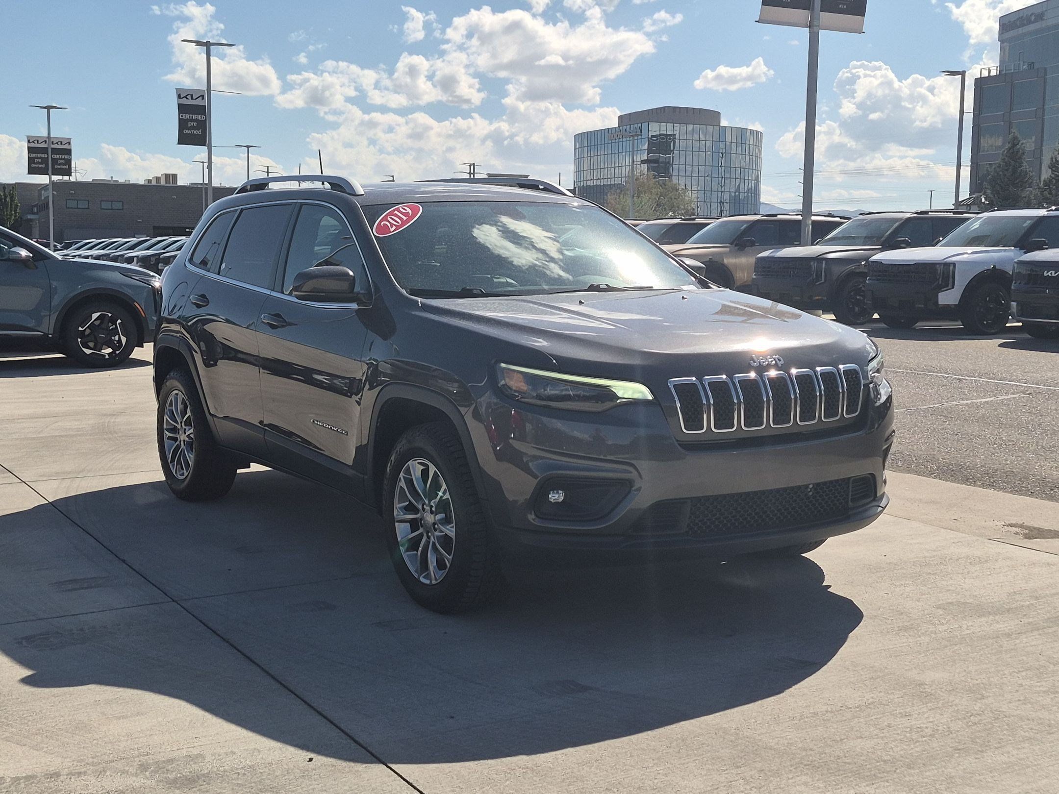 Used 2019 Jeep Cherokee Latitude Plus w/ Comfort/Convenience Group AWD/4WD image 8