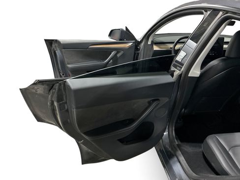 Certified 2023 Tesla Model Y Long Range AWD/4WD image 10