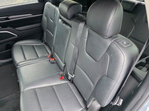 Used 2022 Kia Telluride LX image 16