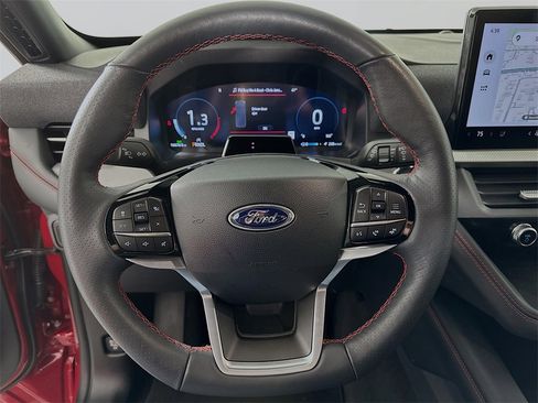 Used 2025 Ford Explorer ST-Line w/ ST-Line Street Pack image 12