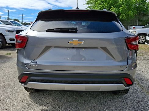 Used 2025 Chevrolet Trax LT FWD image 4