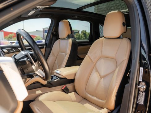 Used 2016 Porsche Cayenne AWD/4WD image 23