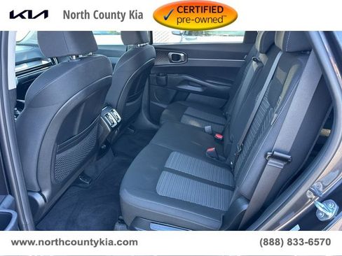 Certified 2025 Kia Sorento LX image 17