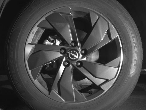 Used 2025 Nissan Rogue SV FWD image 12