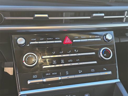 Used 2024 Hyundai Santa Fe SE image 25