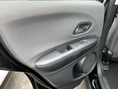 Used 2020 Honda HR-V LX image 11