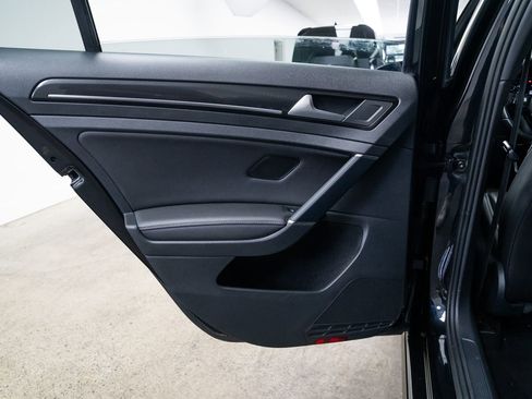 Used 2019 Volkswagen Golf R 4-Door image 19