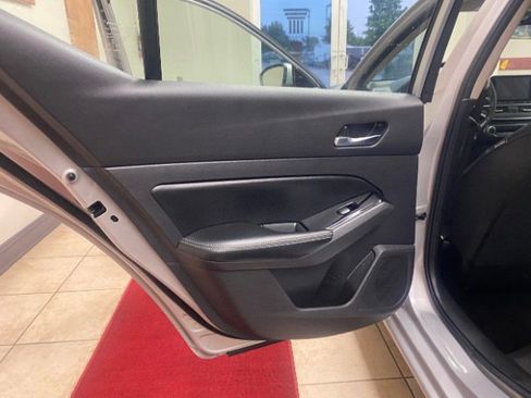 Used 2022 Nissan Altima 2.5 SV w/ SV Premium Package image 12