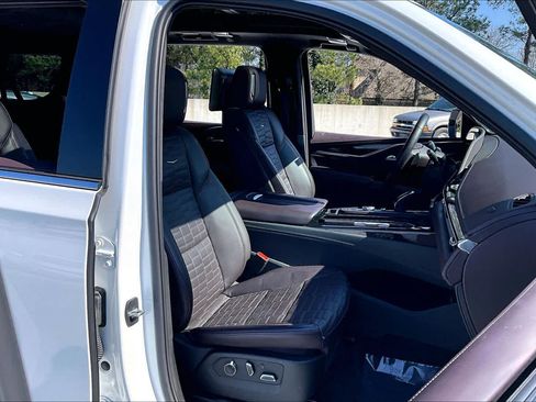 Used 2023 Cadillac Escalade ESV Premium Luxury Platinum w/ LPO, Radiant Package AWD/4WD image 8